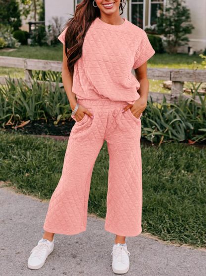 Fisoew Women's 2 Piece Outfits Quilted Lightweight Short Sleeve Tops and Cropped Pants Lounge Set