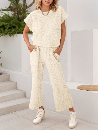 Fisoew Women's 2 Piece Outfits Quilted Lightweight Short Sleeve Tops and Cropped Pants Lounge Set
