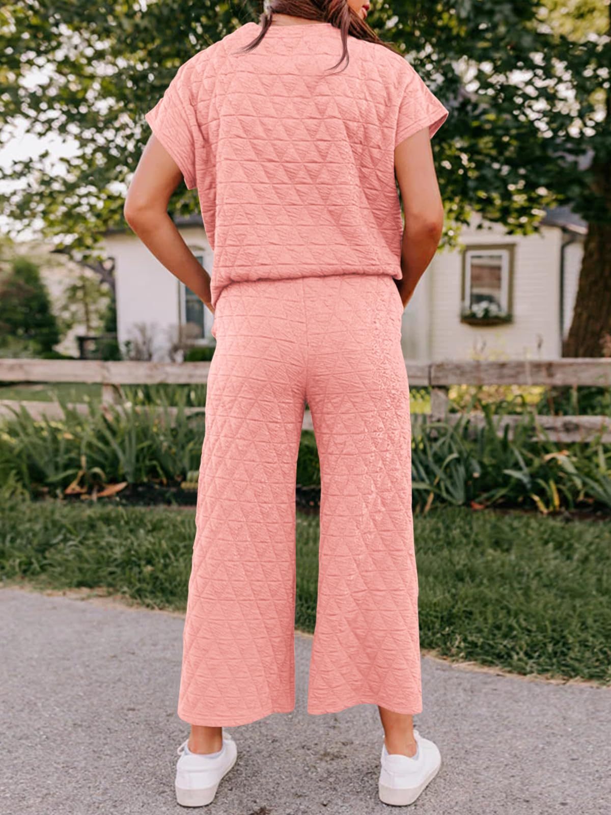 Fisoew Women's 2 Piece Outfits Quilted Lightweight Short Sleeve Tops and Cropped Pants Lounge Set