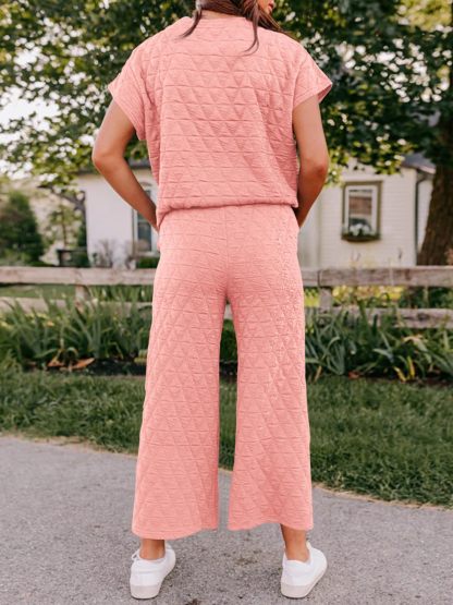 Fisoew Women's 2 Piece Outfits Quilted Lightweight Short Sleeve Tops and Cropped Pants Lounge Set