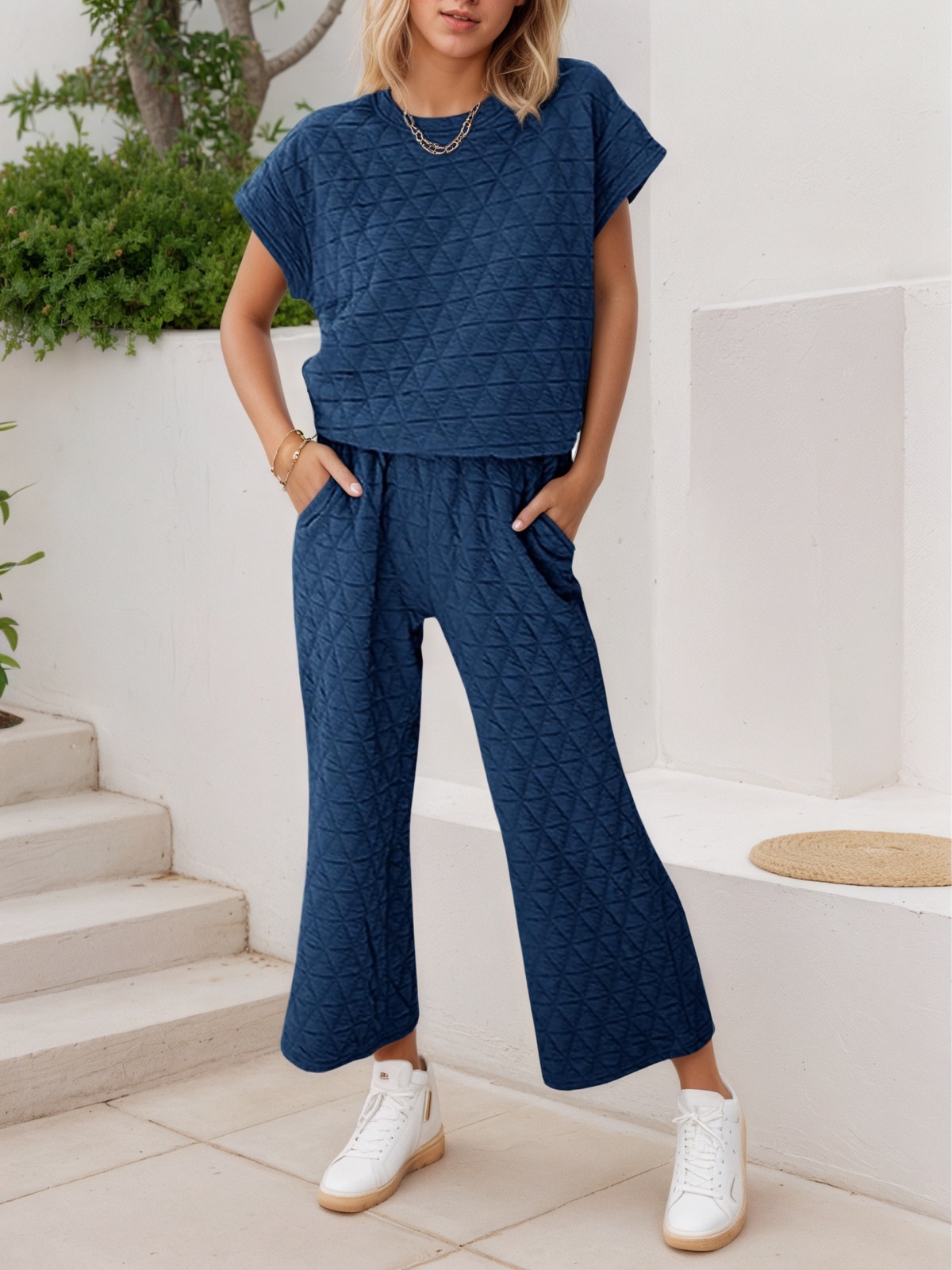 Fisoew Women's 2 Piece Outfits Quilted Lightweight Short Sleeve Tops and Cropped Pants Lounge Set