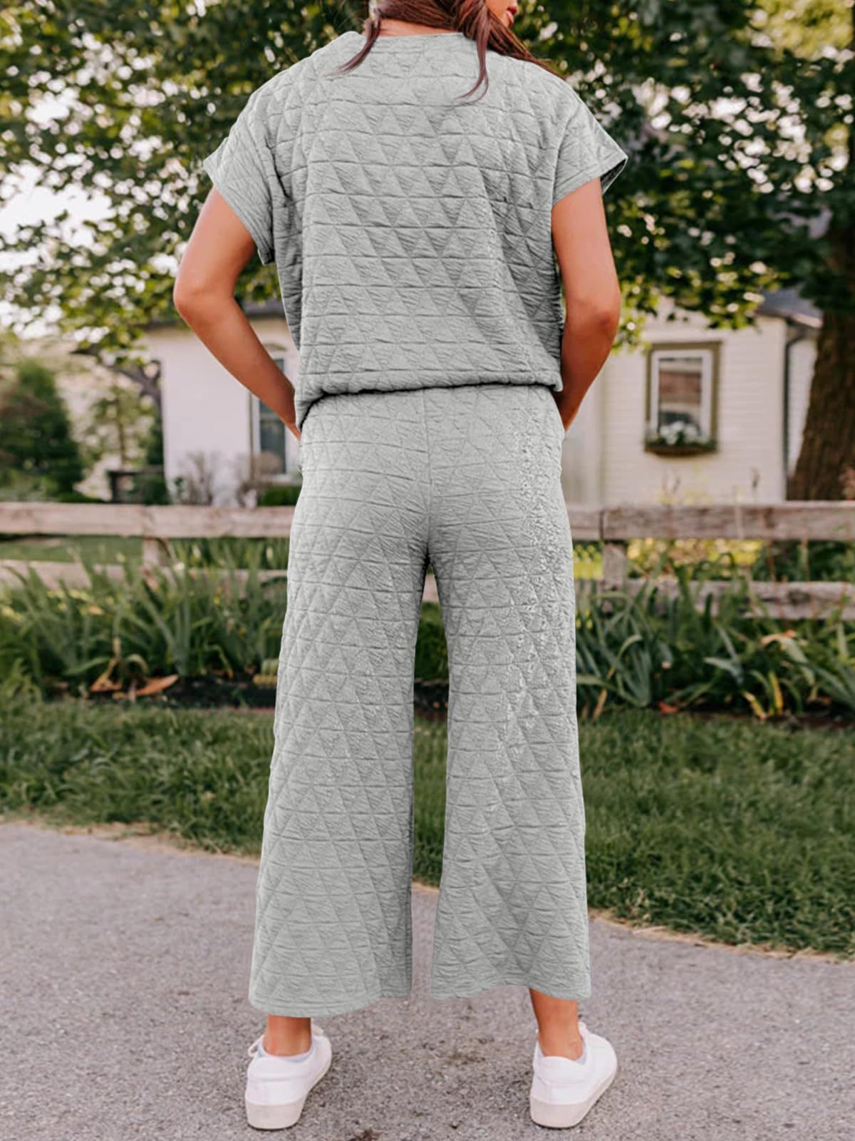 Fisoew Women's 2 Piece Outfits Quilted Lightweight Short Sleeve Tops and Cropped Pants Lounge Set