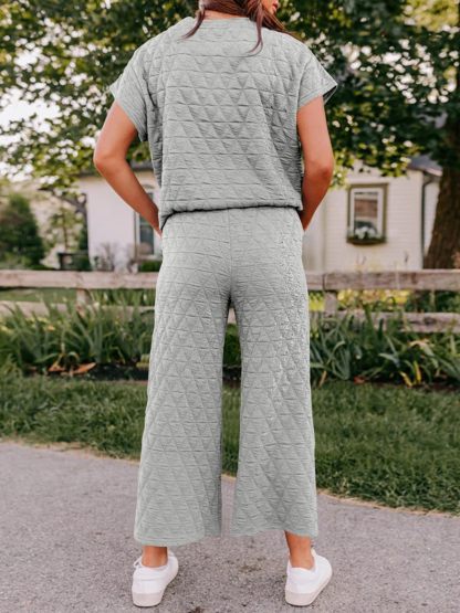 Fisoew Women's 2 Piece Outfits Quilted Lightweight Short Sleeve Tops and Cropped Pants Lounge Set