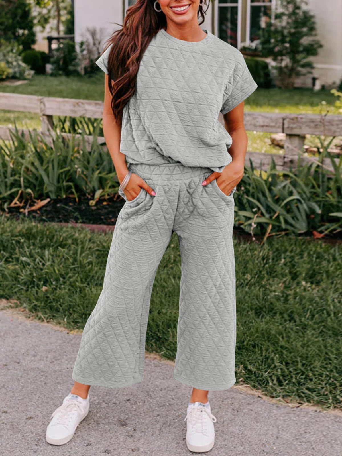 Fisoew Women's 2 Piece Outfits Quilted Lightweight Short Sleeve Tops and Cropped Pants Lounge Set