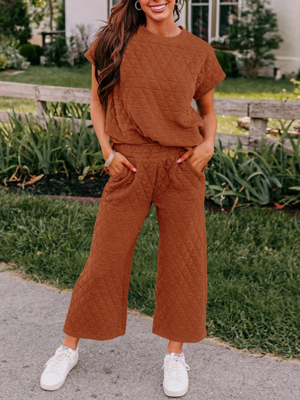 Fisoew Women's 2 Piece Outfits Quilted Lightweight Short Sleeve Tops and Cropped Pants Lounge Set