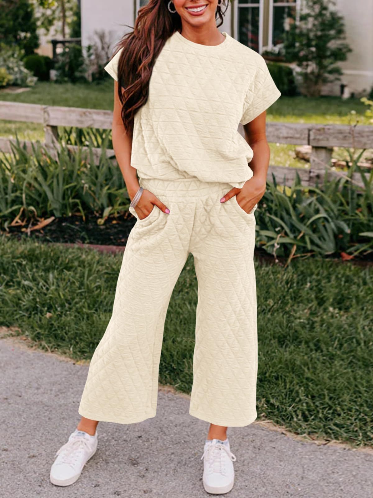 Fisoew Women's 2 Piece Outfits Quilted Lightweight Short Sleeve Tops and Cropped Pants Lounge Set