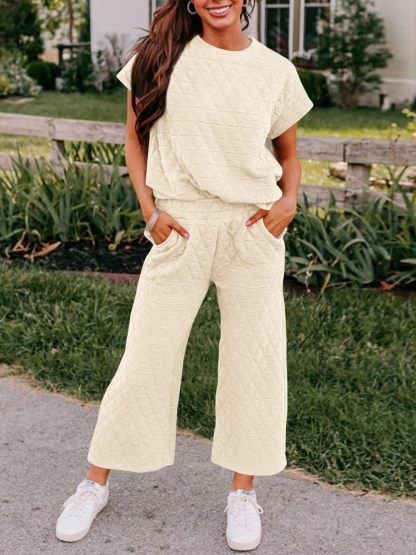 Fisoew Women's 2 Piece Outfits Quilted Lightweight Short Sleeve Tops and Cropped Pants Lounge Set