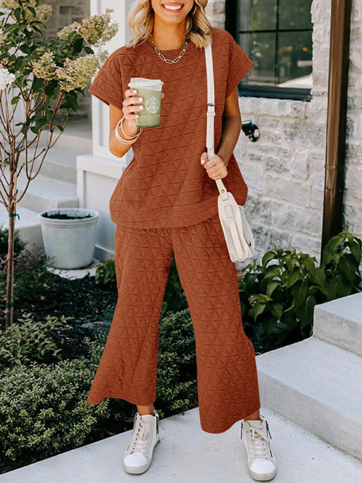 Fisoew Women's 2 Piece Outfits Quilted Lightweight Short Sleeve Tops and Cropped Pants Lounge Set