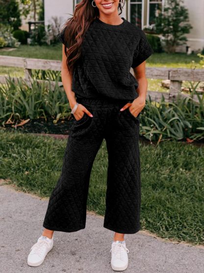 Fisoew Women's 2 Piece Outfits Quilted Lightweight Short Sleeve Tops and Cropped Pants Lounge Set