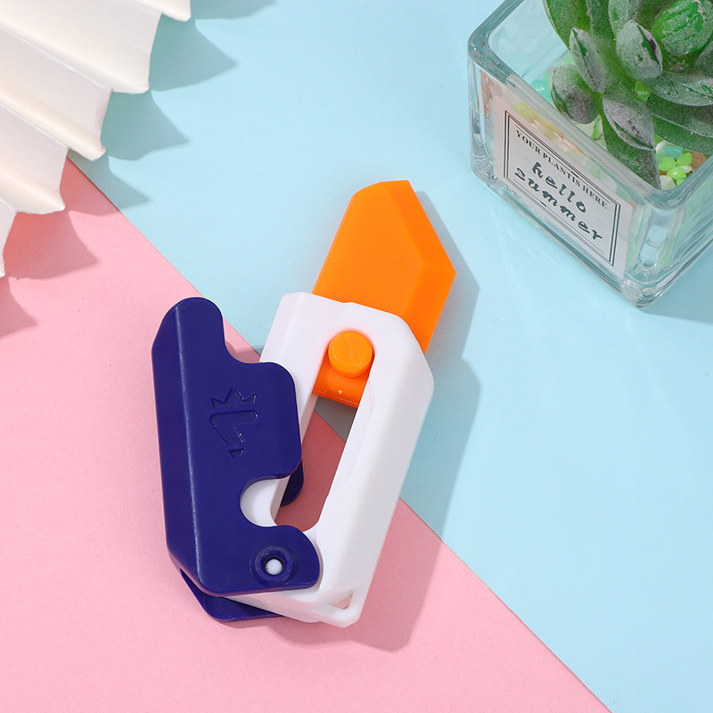 🔥2023 Hot Sale🔥3D Gravity Carrot Knife Decompression Toy