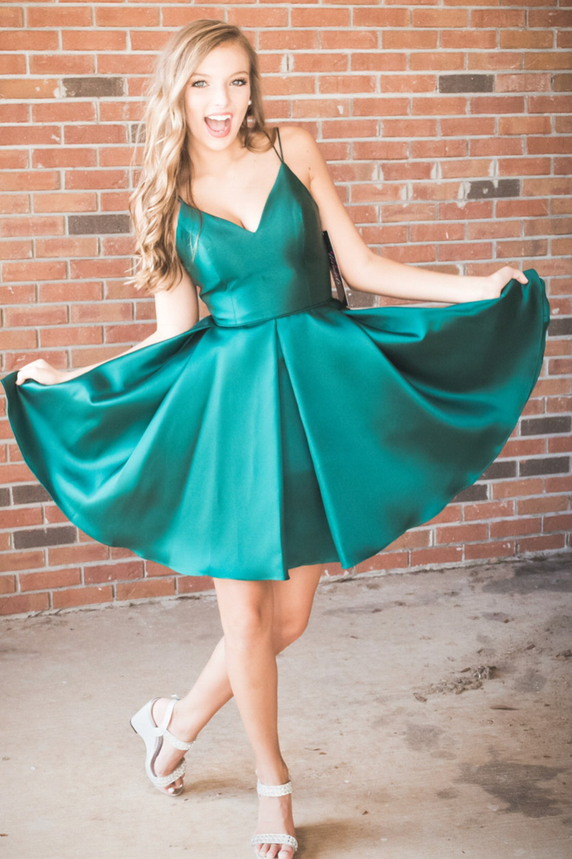 Spaghetti Straps V Neck Homecoming Dress | Sexy Backless Short Cocktail Dress-newarrivaldress