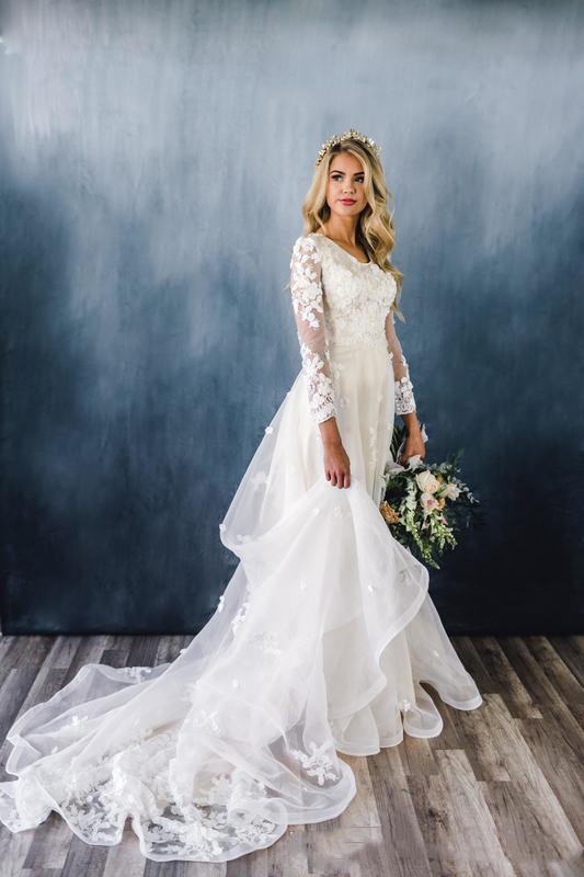 Elegant Appliques A-line Ruffles Wedding Dresses | Lace Long Sleeve Bridal Gowns Online-newarrivaldress