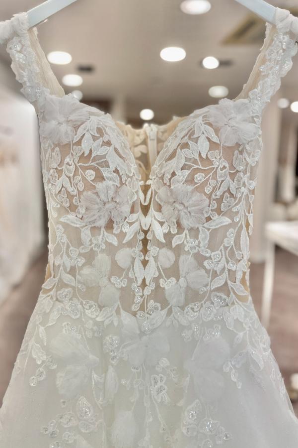 Elegant Tulle Aline Wedding Dress Floral Lace Appliques Sweetheart Bridal Dress Sleeveless-newarrivaldress