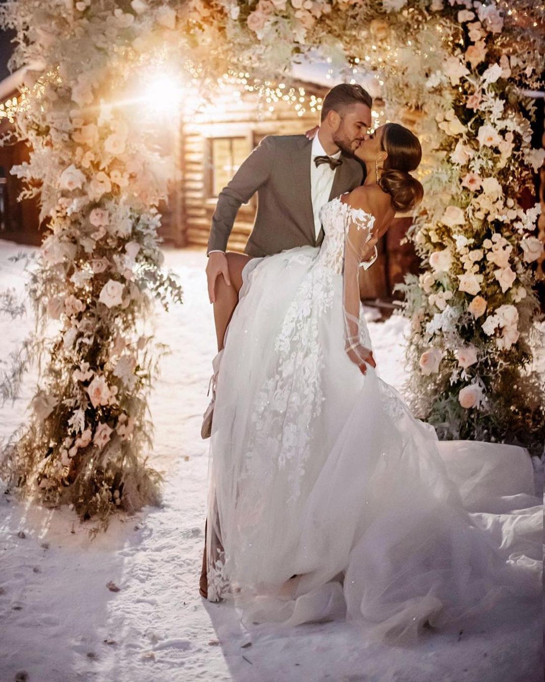 Off-the-Shoulder White Bridal Dress Floral Lace Tulle Wedding Dress-newarrivaldress