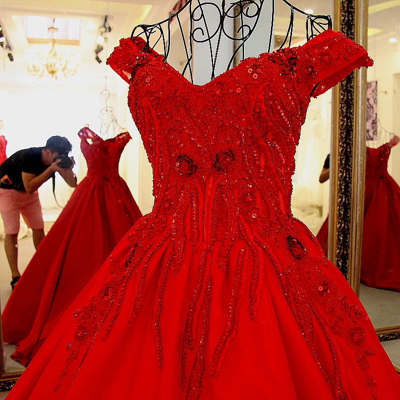 Elegant Red V-neck Lace-up Brush Train Appliques Prom Gown With Ruffle-newarrivaldress