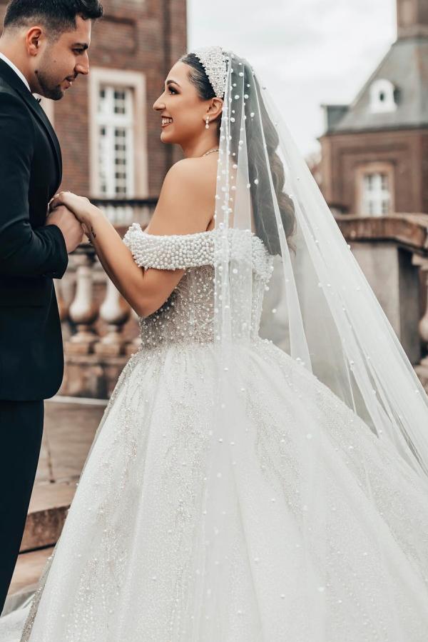 Elegant Off-the-Shoulder White Lace Ball Gown Sweetheart A-line Wedding Dress with Pearls-newarrivaldress