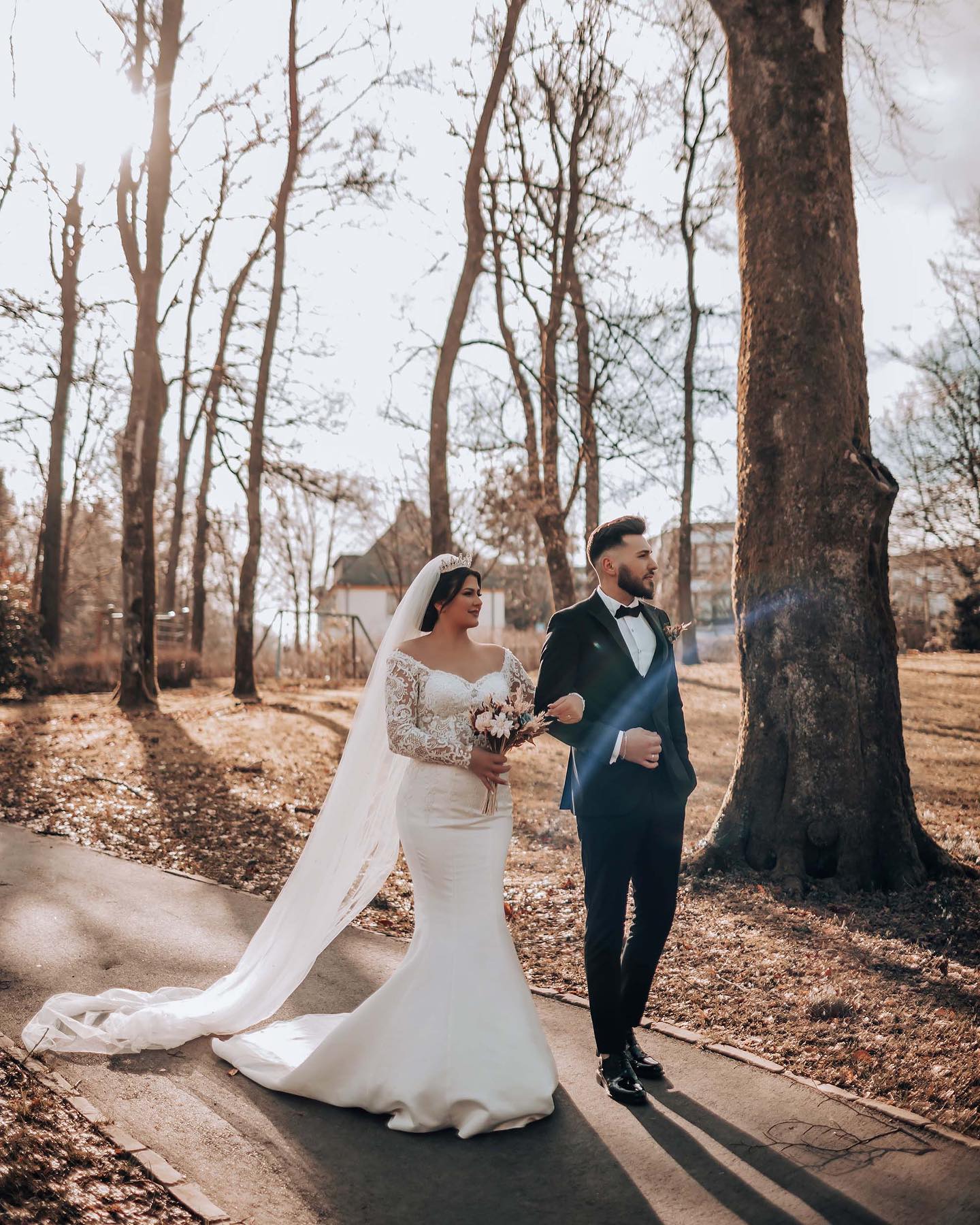 White Mermaid Wedding Dress with Sleeves Floral Lace appliques Bridal Dress-newarrivaldress