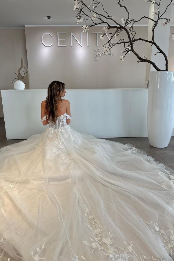 Chic Floral Lace Aline Wedding Dress Off-the-Shoulder Tulle Appliques Bridal Dress-newarrivaldress