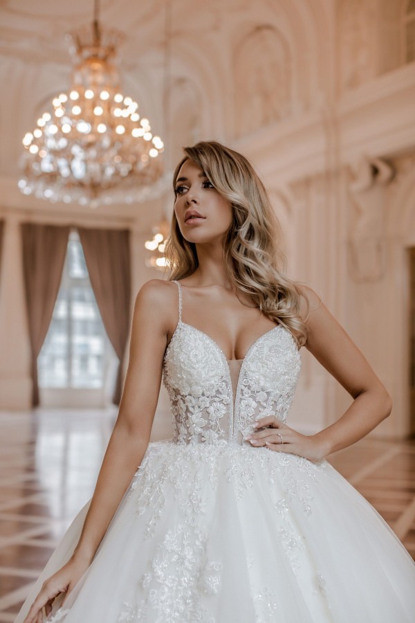 Gorgeous Spaghetti Straps Sweetheart Tulle Lace Ball Gown Sleeveless A-line Wedding Dress-newarrivaldress