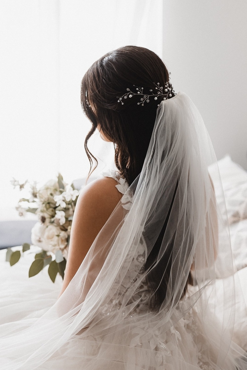 Elgant White Floral Tulle Aline Wedding Dress Sleeveless V-neck Lace Bridal Dress-newarrivaldress