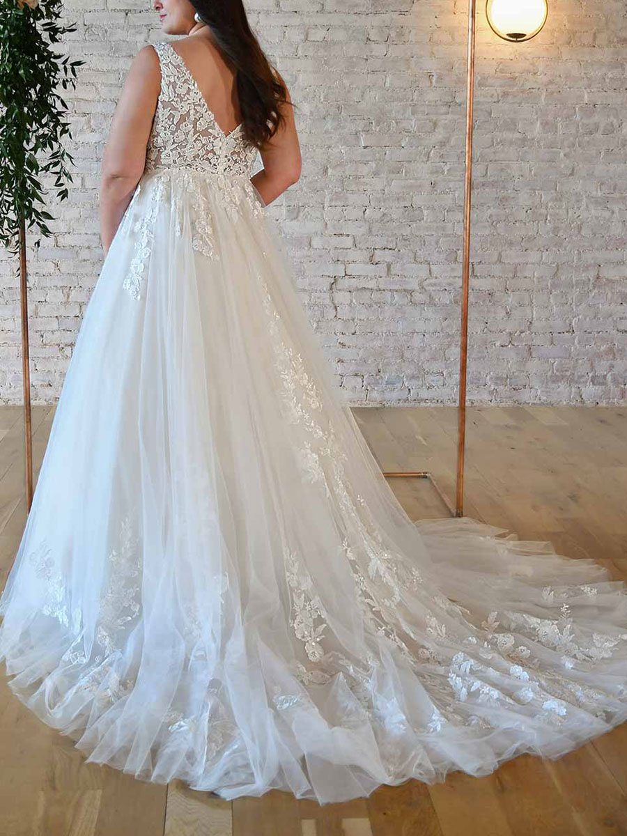Simple Aline White Wedding Dress V-Neck Sleeveless Backless Lace Bridal Gowns-newarrivaldress