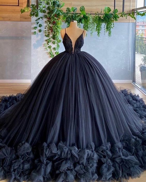 Sleeveless Long Ball Gown V-Neck Spaghetti Straps Tulle Quinceanera Dresses-newarrivaldress