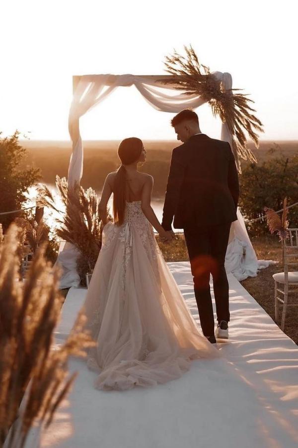 Elegant Strapless Beach Wedding Dress with White Flower Appliques Side Split Tulle Bridal Dress-newarrivaldress