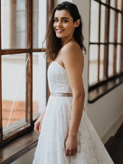 Simple Wedding Dresses Lace Wedding Gowns Strapless A-Line Bridal Gowns-newarrivaldress