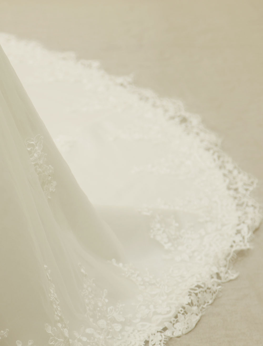 High Qulity Lace Mermaid Wedding Dress Illusion Chaple Train Ivory Beading Bridal Gown-newarrivaldress