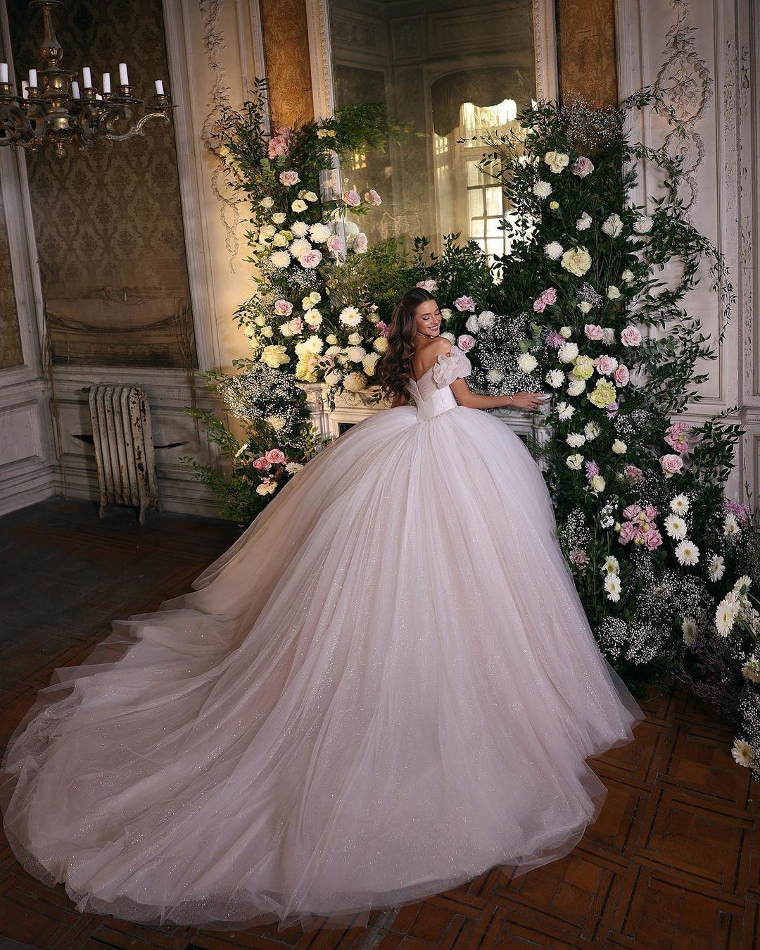 Gorgeous Puffy Sleeves Tulle Ball Gown Princess Sparkly Sequins Bridal Gown-newarrivaldress