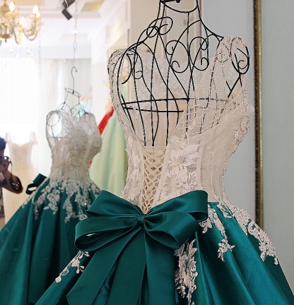 Bow Sleeveless Lace Court Train Applique Ball Gown Prom Dresses-newarrivaldress