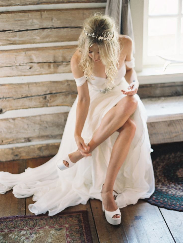 Off The Shoulder Ivory Chiffon Wedding Dresses | Summer Beach Bridal Gowns with Crystals Sash-newarrivaldress