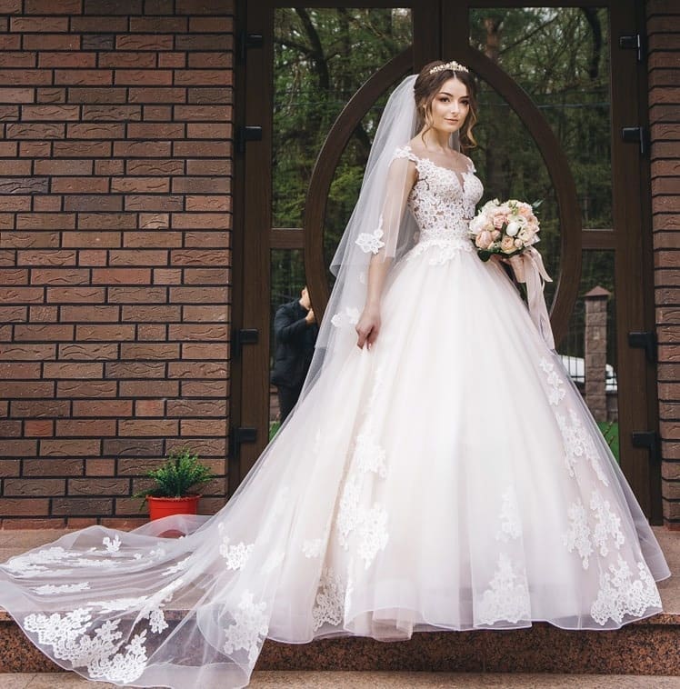 Elegant Lace V-Neck Appliques Sleeveless Wedding Dresses-newarrivaldress