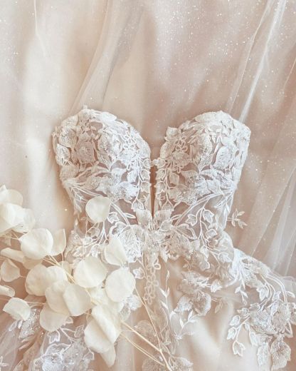 Spaghetti Straps Tulle A-line Wedding Dress Lace Appliques Long Bridal Dress-newarrivaldress