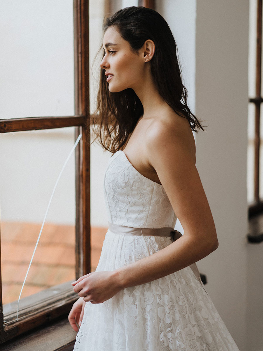 Simple Wedding Dresses Lace Wedding Gowns Strapless A-Line Bridal Gowns-newarrivaldress