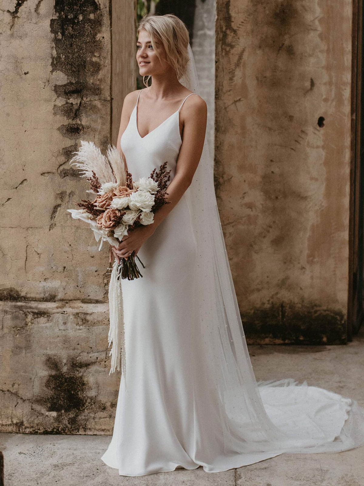 White Simple Wedding Dress With Train Sheath V-Neck Spaghetti Straps Sleeveless Natural Waist Backless Long Bridal Dresses-newarrivaldress
