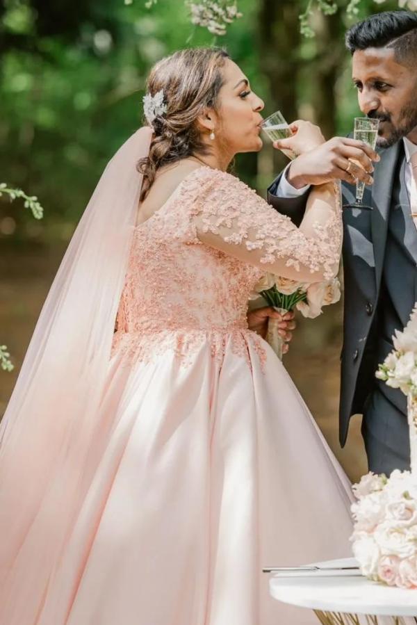 Romantic Long Sleeves Wedding Dress Satin Princess Bridal Dress-newarrivaldress