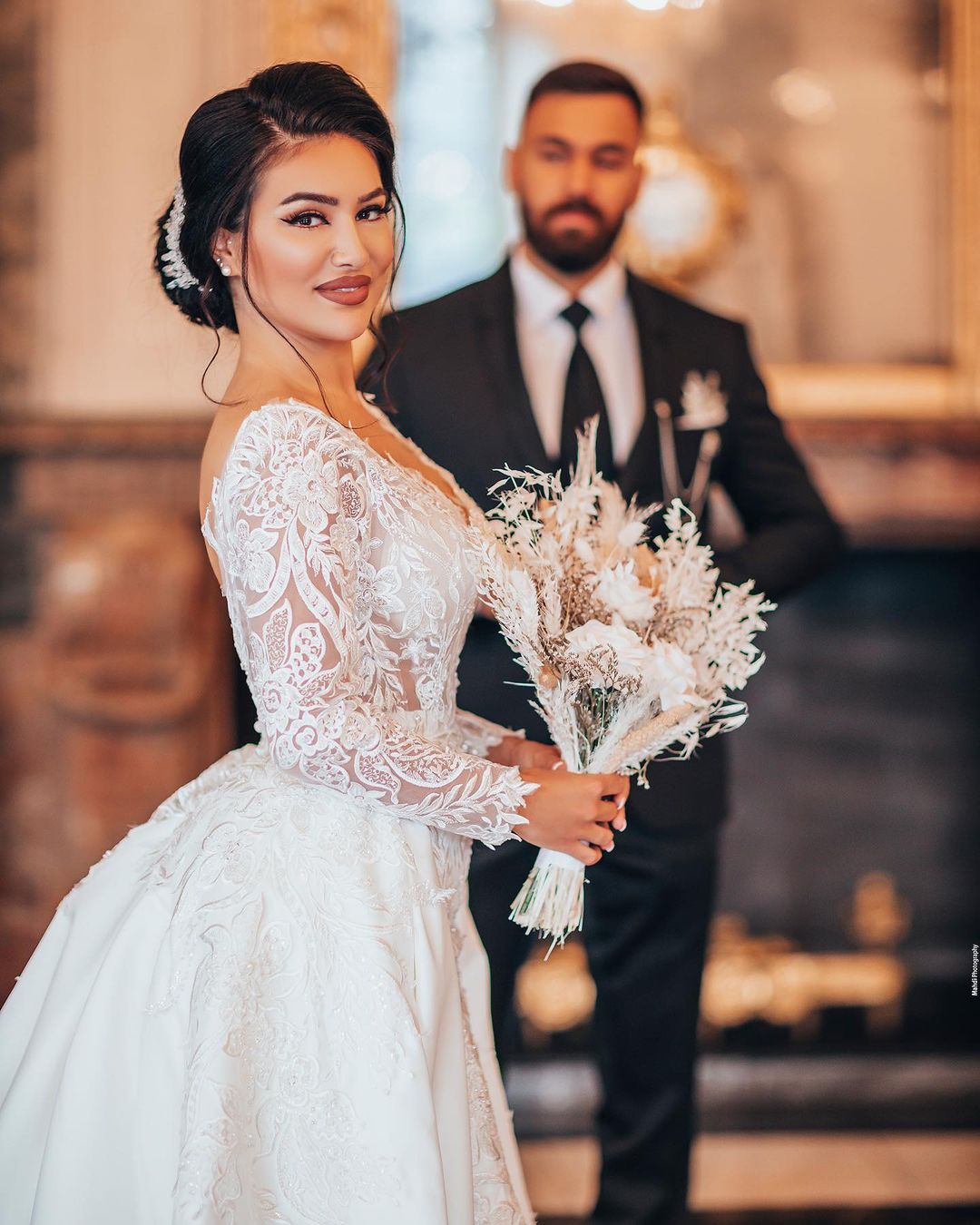 Elegant White Long Sleeves Wedding Gown Floral Lace Mermaid Bridal Gown with Detachable Train-newarrivaldress