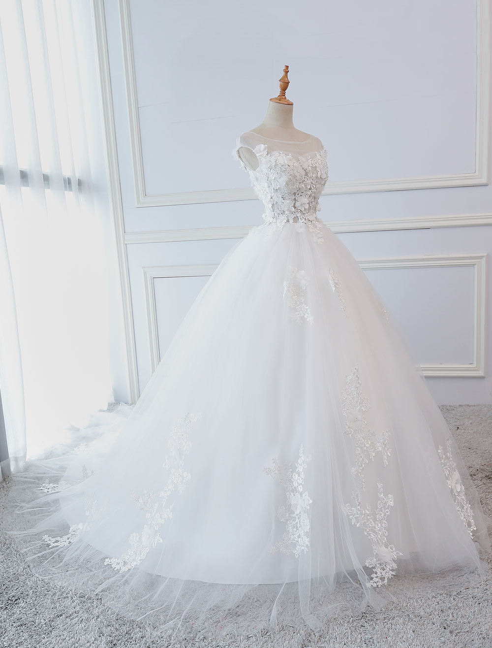 Princess Wedding Dresses Ball Gowns Lace Flowers Applique Sleeveless Bridal Gowns With Train-newarrivaldress