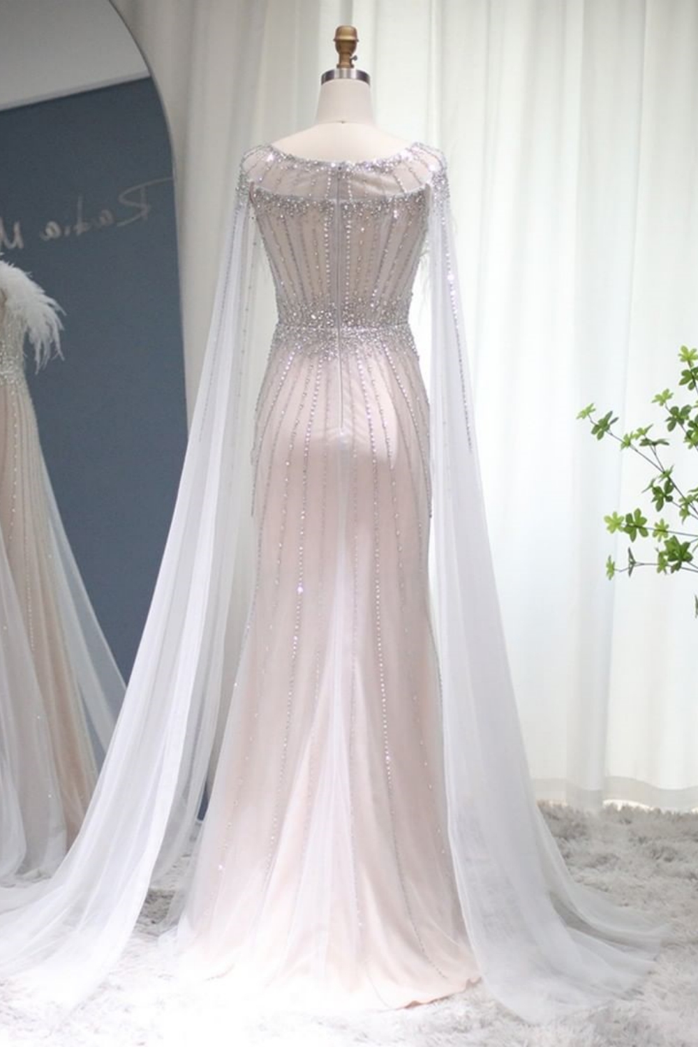 Charming Scoop Neck Sequins Mermaid Evening Dress Fur Long Wedding Party Dress with Cape Sleeves-newarrivaldress