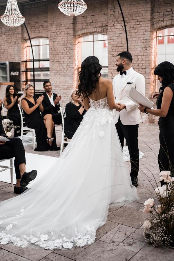 Sweetheart Strapless A-line Wedding Dress Floral Lace Front Slit Tulle Bridal Dress-newarrivaldress