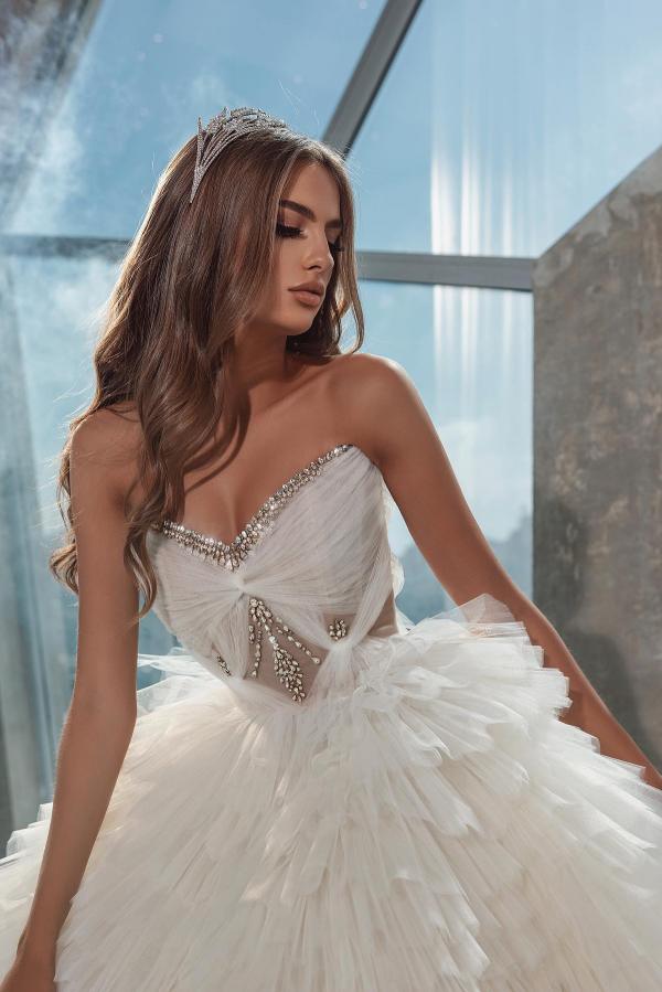 Gorgeous Sweetheart Strapless Crystals Puffy Ball Gown Aline Tulle Lace Organza Bridal Gown-newarrivaldress
