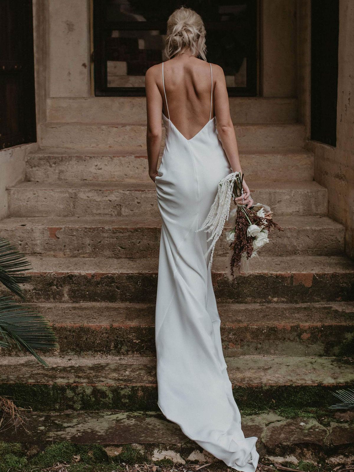 White Simple Wedding Dress With Train Sheath V-Neck Spaghetti Straps Sleeveless Natural Waist Backless Long Bridal Dresses-newarrivaldress