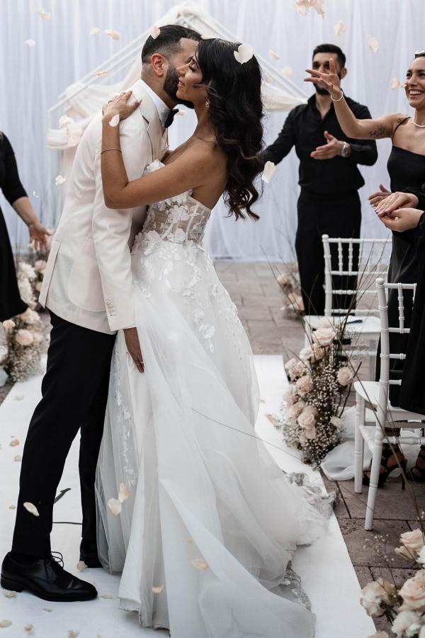 Sweetheart Strapless A-line Wedding Dress Floral Lace Front Slit Tulle Bridal Dress-newarrivaldress