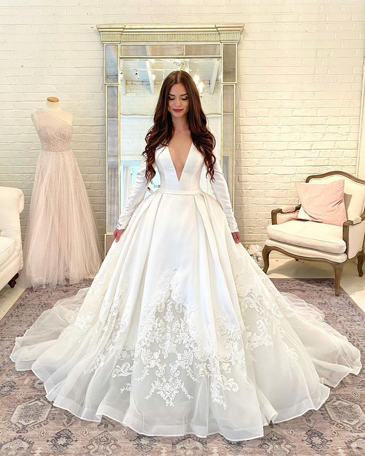 Goegeous V-Neck A-line Bridal Gowns Long Sleeve Satin Wedding Dress Lace Appliques-newarrivaldress