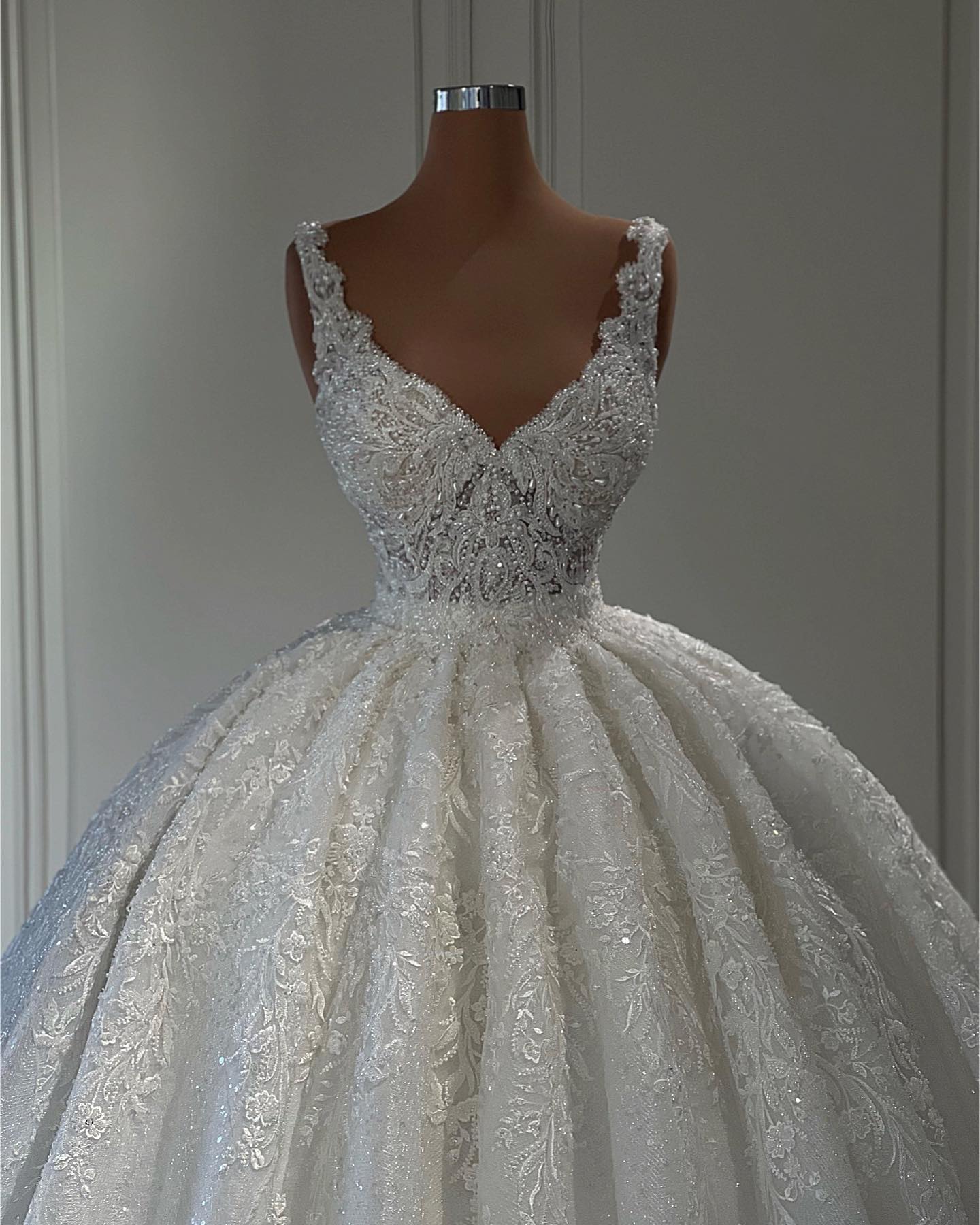 Sparkly Sequins V-Neck Ball Gown Sleeveless Lace Wedding Dresses with Appliques-newarrivaldress