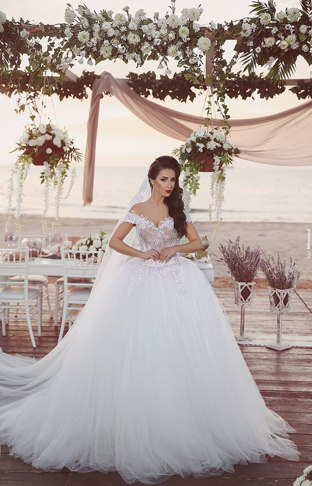 Vintage Off Shoulder Lace Ball Gown Wedding Dress Tulle Court Train Bridal Gown Vintage Off Shoulder Lace Ball Gown Wedding Dress Tulle Court Train Bridal Gown