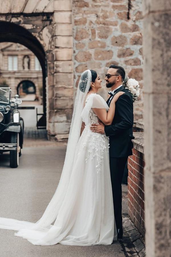 Elegant Square Neck Tulle Lace A-line Wedding Dresses Short Sleeves Princess Wedding Gown-newarrivaldress