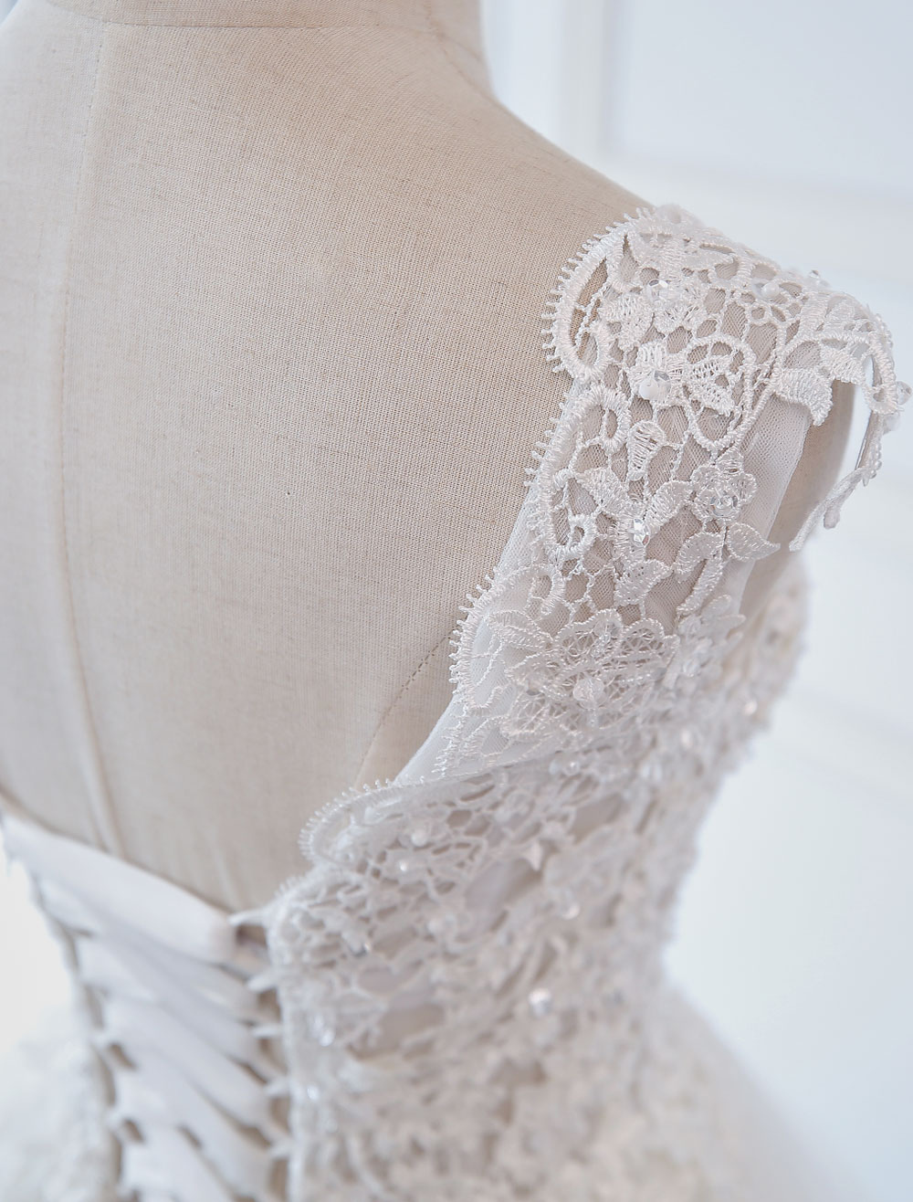 Princess Wedding Dresses Ball Gowns Lace V Neck Sleeveless Floor Length Bridal Gowns-newarrivaldress