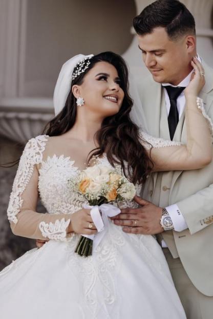 Gorgeous Floral Lace Aline Wedding Dresses Long Sleeves Ball Gown Scoop Neck Tulle Bridal Gown-newarrivaldress